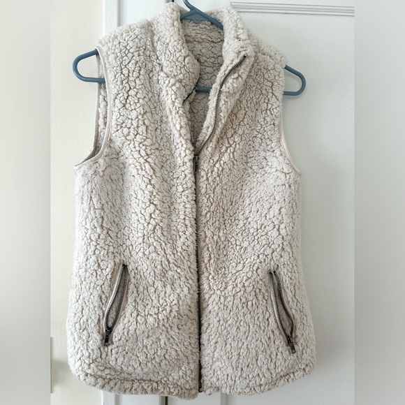 Love Tree Sherpa Vest - Picture 2 of 6